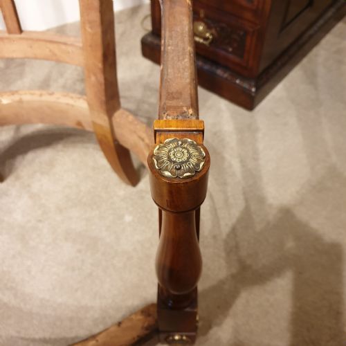 AN INLAID SATINWOOD ARMCHAIR FRAME WITH ORMOLU MOUNTS AWAITING UPHOLSTERY - ADDITIONAL PHOTO 4
