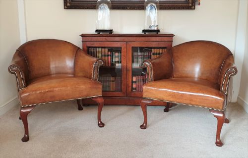 PAIR OF LEATHER TUB CHAIRS - ADDITIONAL PHOTO 5