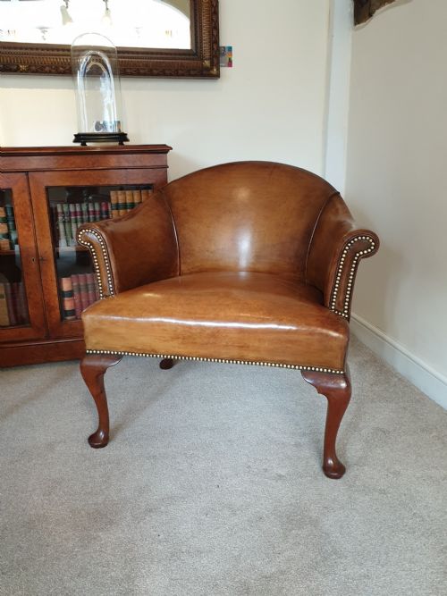 PAIR OF LEATHER TUB CHAIRS - ADDITIONAL PHOTO 6