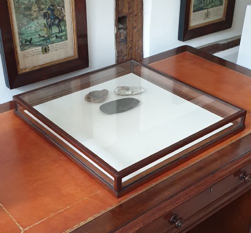A MAHOGANY TABLE TOP DISPLAY CABINET - ADDITIONAL PHOTO 1