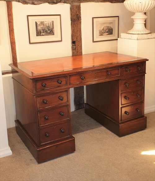 19TH CENTURY MAHOGANY PEDESTAL DESK - ADDITIONAL PHOTO 1