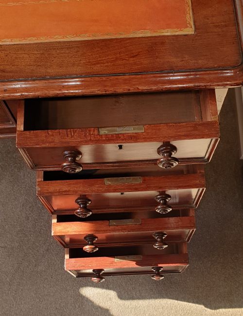 19TH CENTURY MAHOGANY PEDESTAL DESK - ADDITIONAL PHOTO 5