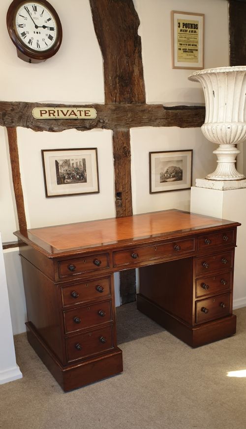 19TH CENTURY MAHOGANY PEDESTAL DESK - ADDITIONAL PHOTO 10