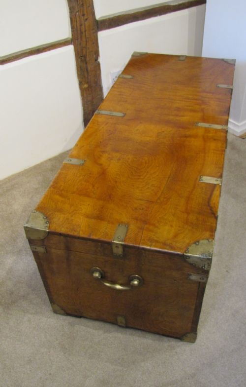 19TH CENTURY BRASSBOUND CAMPHOR WOOD CHEST A VERY LARGE EXAMPLE ORIGINALLY OWNED BY A FAMILY FROM NEW YORK - ADDITIONAL PHOTO 1