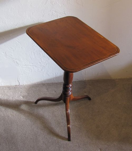 an early 19th century mahogany tilttop occasional table - CATEGORY: ANTIQUE TABLES - DATED 19TH CENTURY