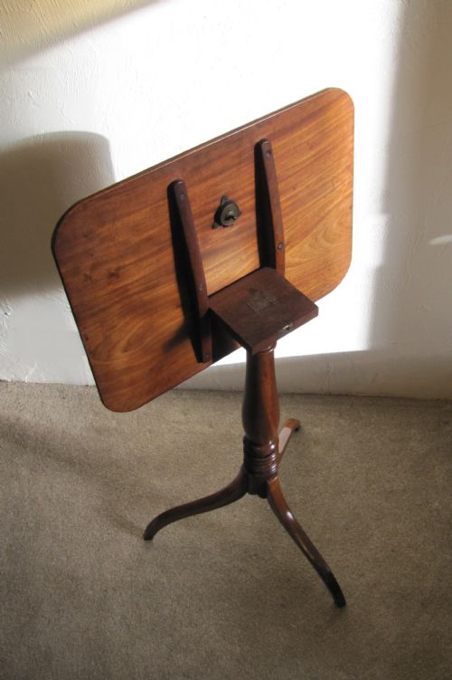 AN EARLY 19TH CENTURY MAHOGANY TILTTOP OCCASIONAL TABLE - ADDITIONAL PHOTO 2