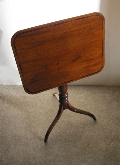 AN EARLY 19TH CENTURY MAHOGANY TILTTOP OCCASIONAL TABLE - ADDITIONAL PHOTO 5