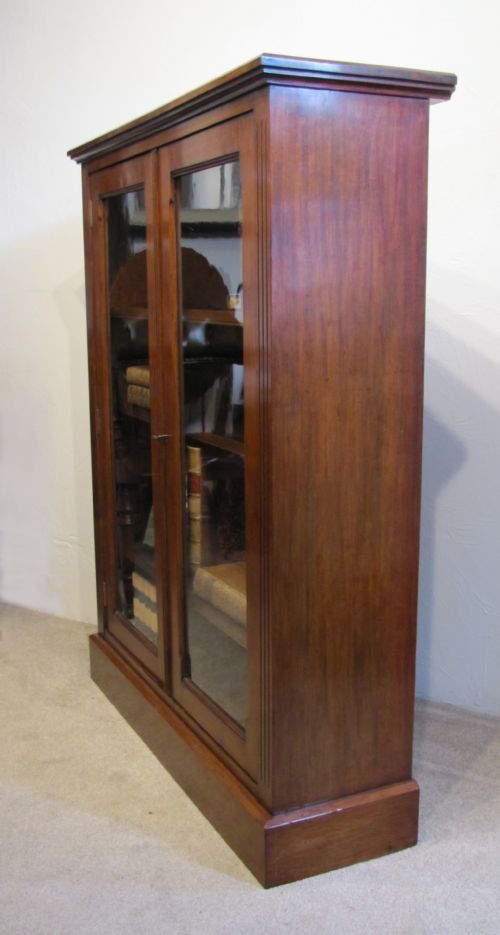 A GLAZED MAHOGANY BOOKCASE AWARDED AS A PRIZE FOR SOLO SINGING IN 1891 ST ANDREWS CHOIR SCHOOL IN LONDON - ADDITIONAL PHOTO 2