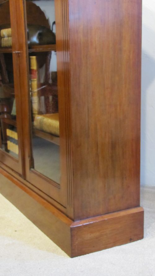 A GLAZED MAHOGANY BOOKCASE AWARDED AS A PRIZE FOR SOLO SINGING IN 1891 ST ANDREWS CHOIR SCHOOL IN LONDON - ADDITIONAL PHOTO 3