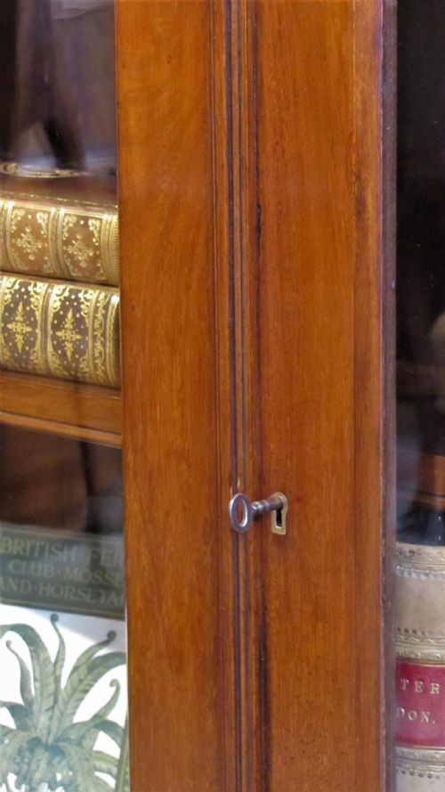 A GLAZED MAHOGANY BOOKCASE AWARDED AS A PRIZE FOR SOLO SINGING IN 1891 ST ANDREWS CHOIR SCHOOL IN LONDON - ADDITIONAL PHOTO 5