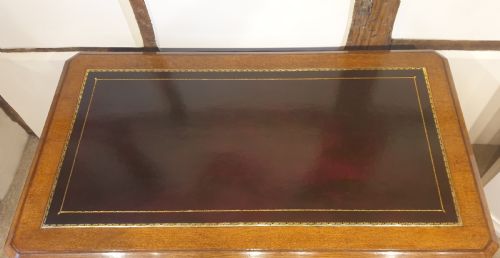 FINE LATE 19TH CENTURY OAK PEDESTAL DESK IN THE GOTHIC STYLE - ADDITIONAL PHOTO 2