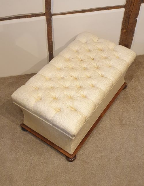 A REUPHOLSTERED ROSEWOOD OTTOMAN CIRCA 1850 - ADDITIONAL PHOTO 4