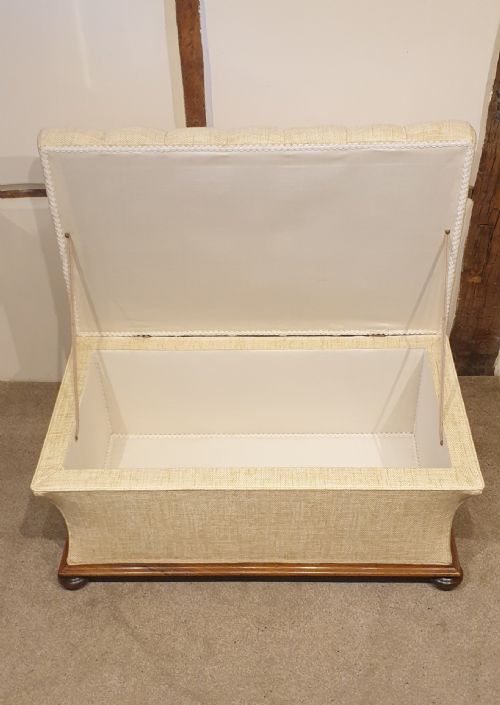 A REUPHOLSTERED ROSEWOOD OTTOMAN CIRCA 1850 - ADDITIONAL PHOTO 6