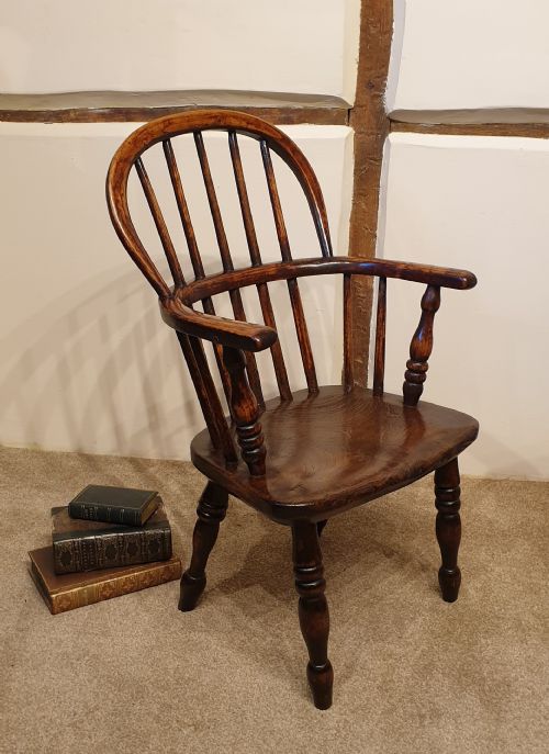 A 19TH CENTURY CHILD'S ELM BEECH COUNTRY ARMCHAIR - ADDITIONAL PHOTO 1