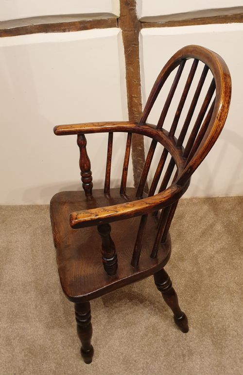 A 19TH CENTURY CHILD'S ELM BEECH COUNTRY ARMCHAIR - ADDITIONAL PHOTO 4