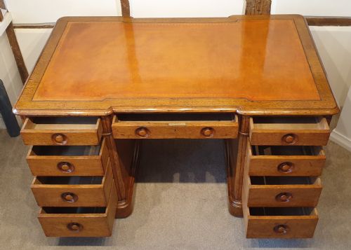 LATE 19TH CENTURY OAK PEDESTAL DESK WITH TURNED INSET HANDLES - ADDITIONAL PHOTO 2
