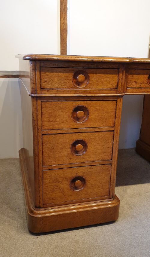 LATE 19TH CENTURY OAK PEDESTAL DESK WITH TURNED INSET HANDLES - ADDITIONAL PHOTO 3