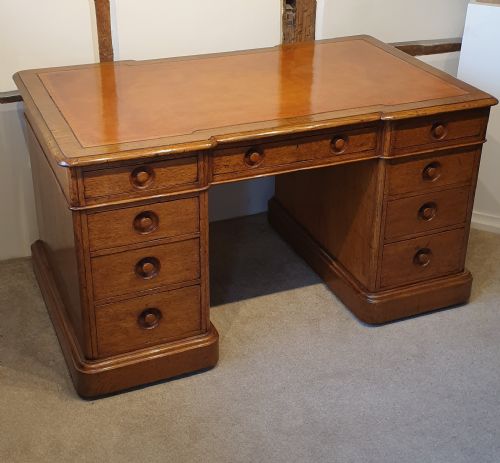 LATE 19TH CENTURY OAK PEDESTAL DESK WITH TURNED INSET HANDLES - ADDITIONAL PHOTO 9