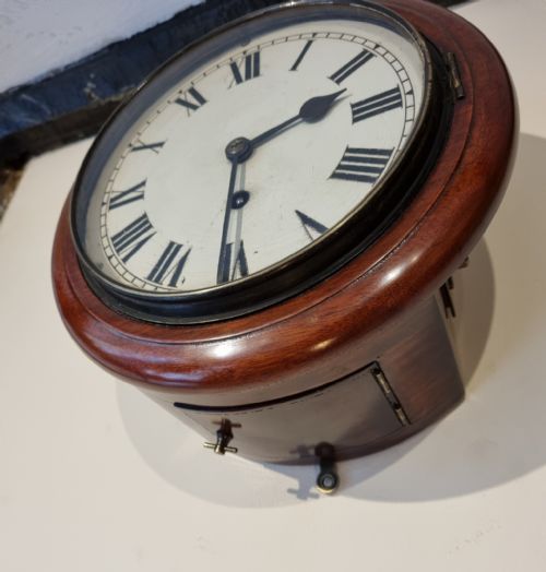 an small antique 8day mahogany dial clock - CATEGORY: ANTIQUE CLOCKS - DATED 1910