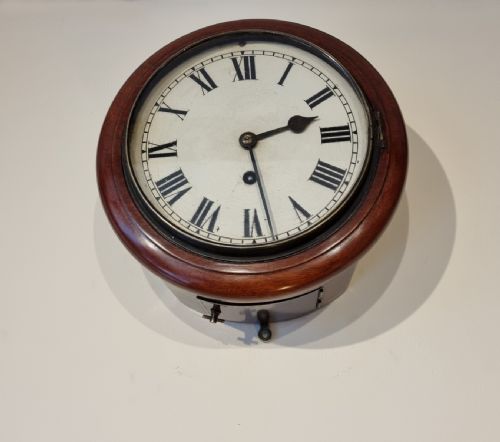 AN SMALL ANTIQUE 8DAY MAHOGANY DIAL CLOCK - ADDITIONAL PHOTO 2