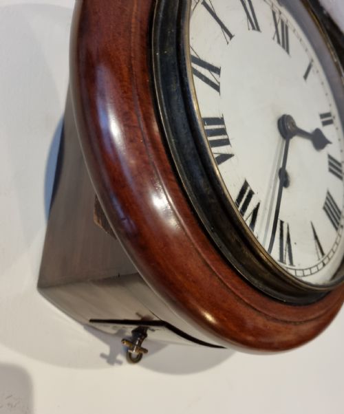 AN SMALL ANTIQUE 8DAY MAHOGANY DIAL CLOCK - ADDITIONAL PHOTO 3