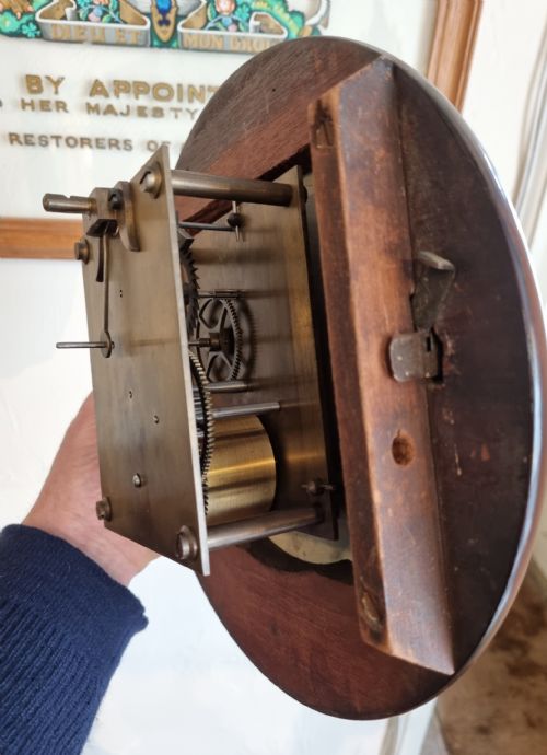 AN SMALL ANTIQUE 8DAY MAHOGANY DIAL CLOCK - ADDITIONAL PHOTO 7