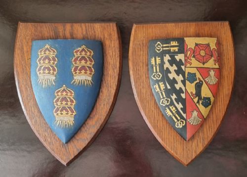 a pair of edwardian armorial shields by james rogers of oxford - CATEGORY: ANTIQUE MISCELLANEOUS - DATED EDWARDIAN