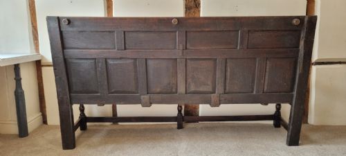 A CHARMING ANTIQUE ENGLISH OAK SETTLE - ADDITIONAL PHOTO 6