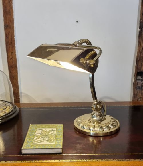 A FINE AND ORIGINAL DESK LAMP WITH A QUADROONED BASE - ADDITIONAL PHOTO 1