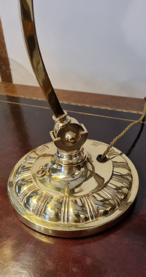 A FINE AND ORIGINAL DESK LAMP WITH A QUADROONED BASE - ADDITIONAL PHOTO 4