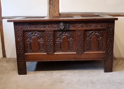 english 17th century oak coffer - CATEGORY: ANTIQUE CHESTS - DATED BEFORE 1700