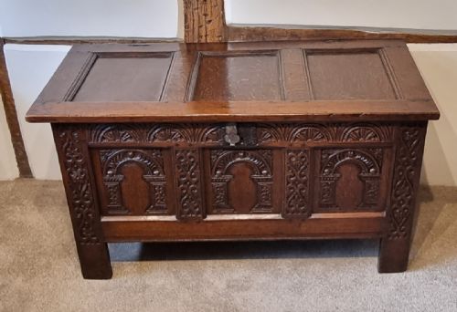 ENGLISH 17TH CENTURY OAK COFFER - ADDITIONAL PHOTO 1