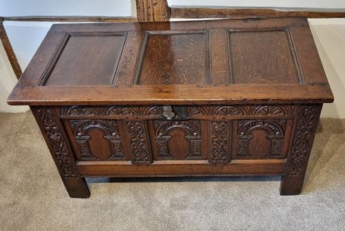 ENGLISH 17TH CENTURY OAK COFFER - ADDITIONAL PHOTO 9
