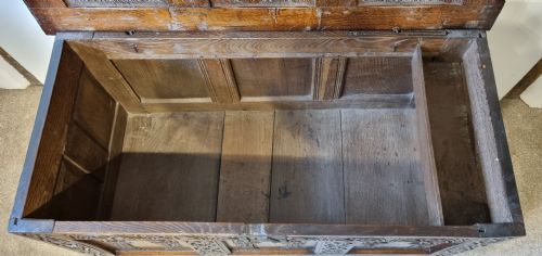 ENGLISH 17TH CENTURY OAK COFFER - ADDITIONAL PHOTO 12