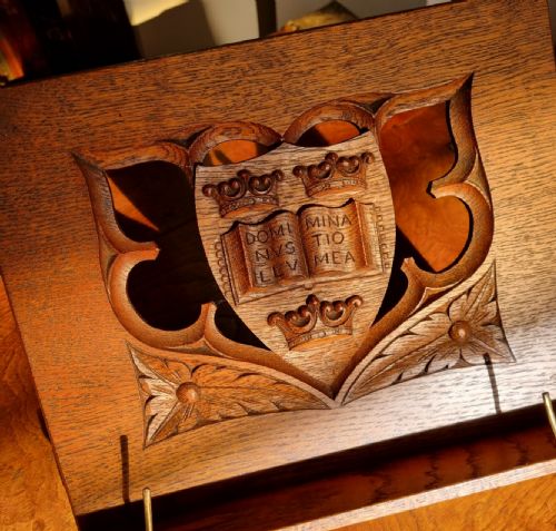 AN OXFORD UNIVERSITY CARVED OAK BOOK REST BY ROGERS - ADDITIONAL PHOTO 1
