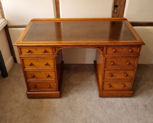 A 19TH CENTURY GOLDEN OAK PEDESTAL DESK BY TAYLOR FISHER BLUNT CIRCA 186070 - ADDITIONAL PHOTO 14