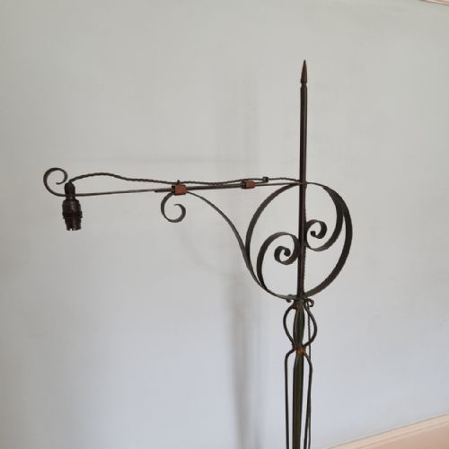 AN ADJUSTABLE WROUGHT IRON STANDARD LAMP WITH ORIGINAL PAINTED GILDED DECORATION - ADDITIONAL PHOTO 5