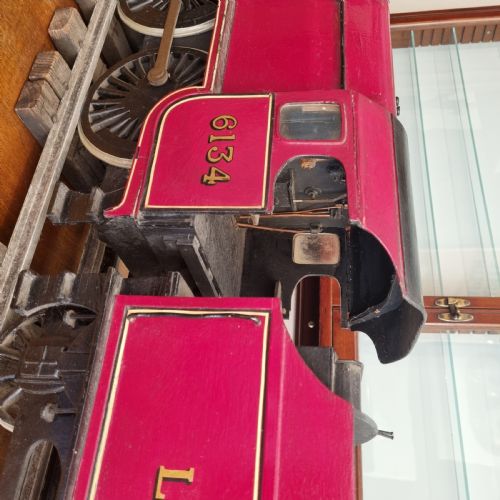 'A FINE AND IMPRESSIVE 1930'S WOODEN SCRATCHBUILT STEAM LOCOMOTIVE - ADDITIONAL PHOTO 2