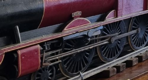 'A FINE AND IMPRESSIVE 1930'S WOODEN SCRATCHBUILT STEAM LOCOMOTIVE - ADDITIONAL PHOTO 4