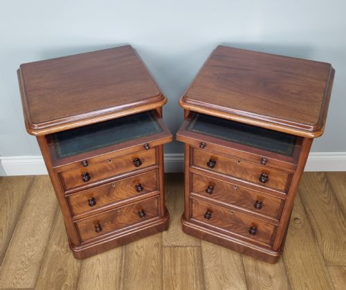 A FINE PAIR OF MAHOGANY PEDESTAL BEDSIDE CHESTS WITH BRUSHING SLIDES - ADDITIONAL PHOTO 6