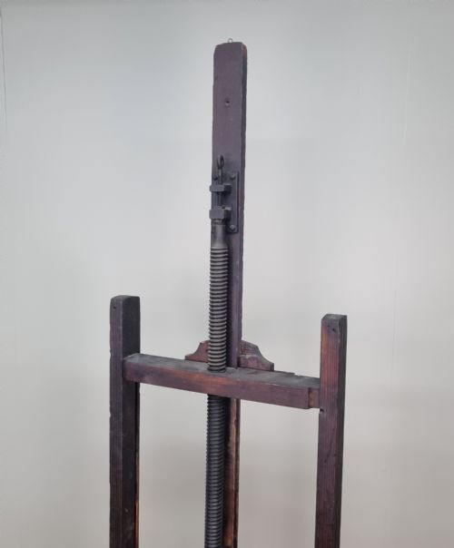 AN ADJUSTABLE ARTIST'S STUDIO EASEL - ADDITIONAL PHOTO 10