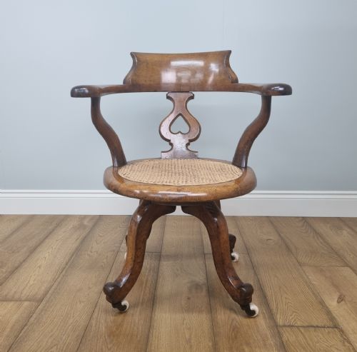 AN OAK SWIVEL DESK CHAIR WITH HEART SHAPED BACK - ADDITIONAL PHOTO 4