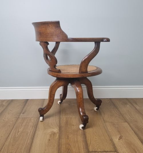 AN OAK SWIVEL DESK CHAIR WITH HEART SHAPED BACK - ADDITIONAL PHOTO 10