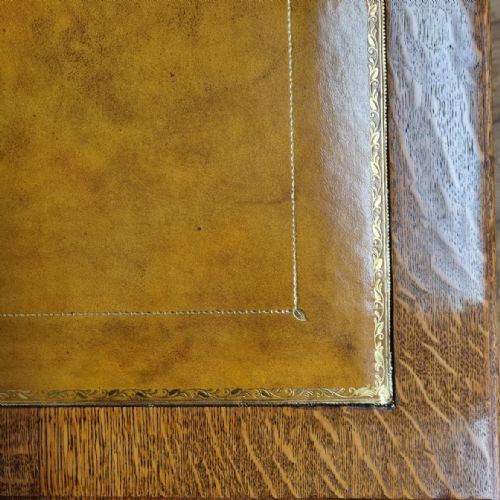 A FINE GOLDEN OAK WRITING TABLE BY JOHNSTONE JEANES CO - ADDITIONAL PHOTO 4