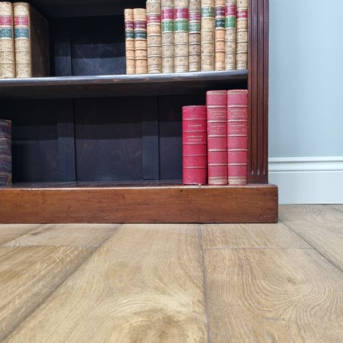 A SMALL EDWARDIAN MAHOGANY BOOKCASE - ADDITIONAL PHOTO 5