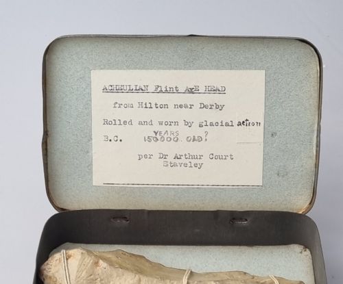 AN ACHEULIAN FLINT AXE HEAD FROM HILTON NEAR DERBY - ADDITIONAL PHOTO 3