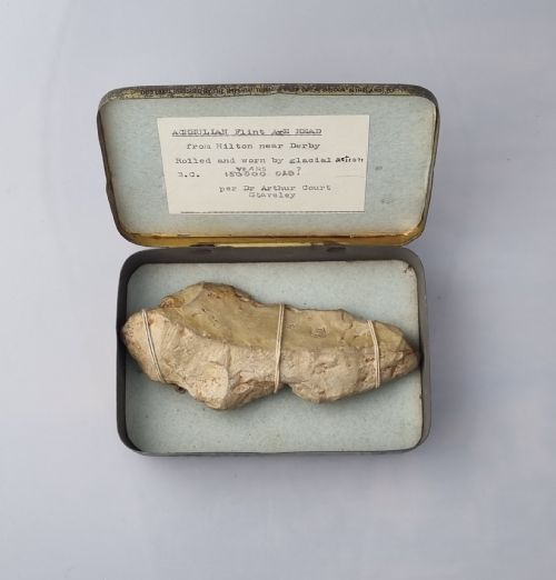 AN ACHEULIAN FLINT AXE HEAD FROM HILTON NEAR DERBY - ADDITIONAL PHOTO 5