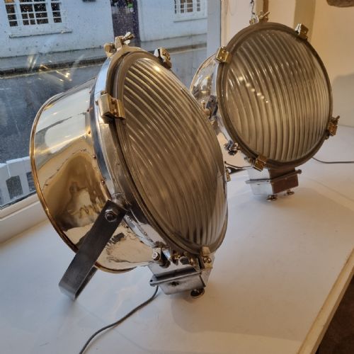 A LARGE PAIR OF INDUSTRIAL STEEL COPPER AND GUNMETAL FLOODLIGHTS CIRCA 1930 - ADDITIONAL PHOTO 2