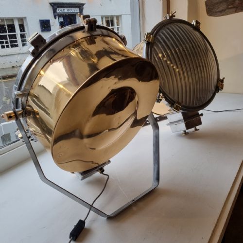 A LARGE PAIR OF INDUSTRIAL STEEL COPPER AND GUNMETAL FLOODLIGHTS CIRCA 1930 - ADDITIONAL PHOTO 5