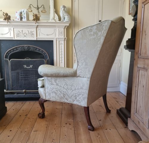 A FINE QUALITY 1920'S CLAW BALL WING ARMCHAIR FOR REUPHOLSTERY - ADDITIONAL PHOTO 3